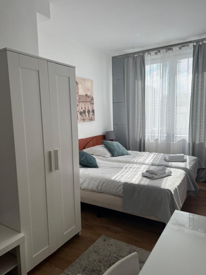 Hotel Turkovia Turek Bagian luar foto